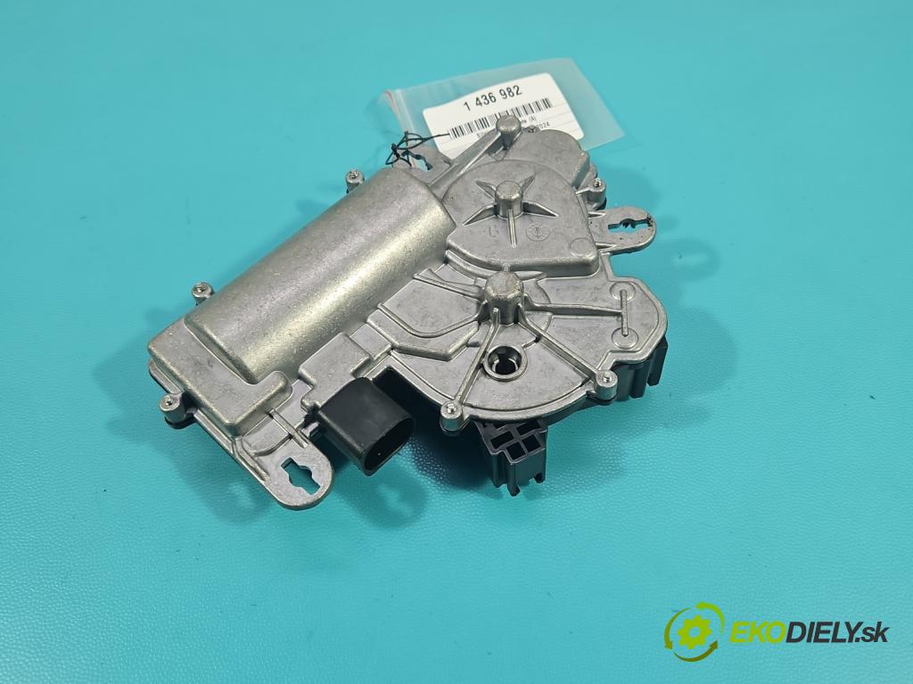 Skoda Superb III 2015-2024 1.8 TSI 179KM automatic 132 kW 1798 cm3 5- zámok kufrové dvere zadné 5TA827887A