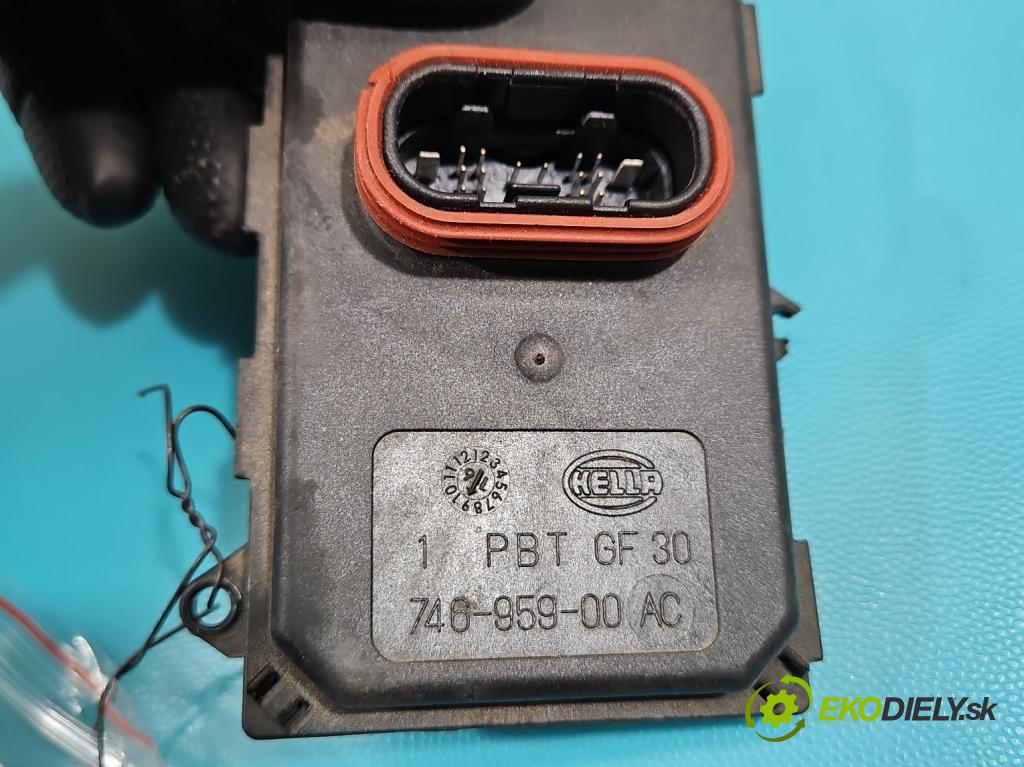 Skoda Superb III 2015-2024 1.8 TSI 179KM automatic 132 kW 1798 cm3 5- střídač: xenon 8U0941329 (Riadiaca jednotka xenónu)