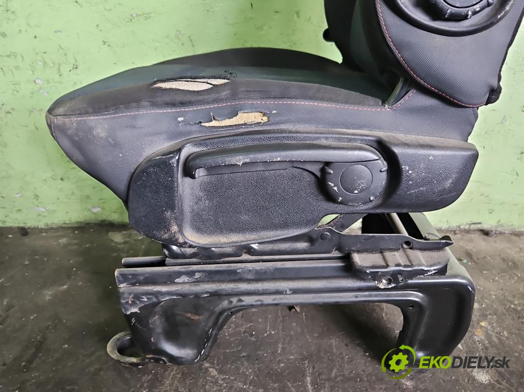 Renault Master III 2010-2019 2.3 dci 101 HP manual 74 kW 2299 cm3 5- Sedačka ľavý  (Sedačka, sedadlo)