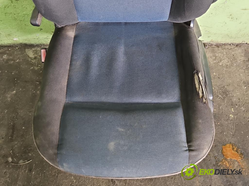 Renault Master III 2010-2019 2.3 dci 101 HP manual 74 kW 2299 cm3 5- Sedačka ľavý  (Sedačka, sedadlo)