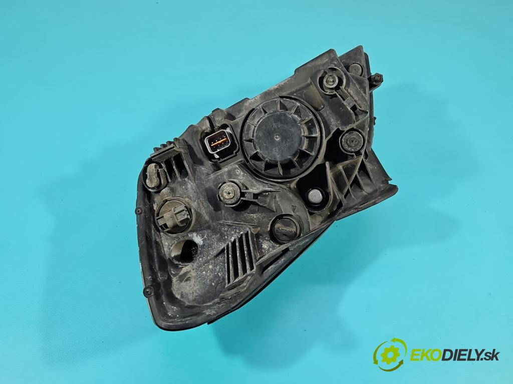 Kia Rio II 2005-2011 1.4 16V 97KM manual 71,3 kW 1399 cm3 5- Reflektor: pravý  (Svetlo predné pravé)