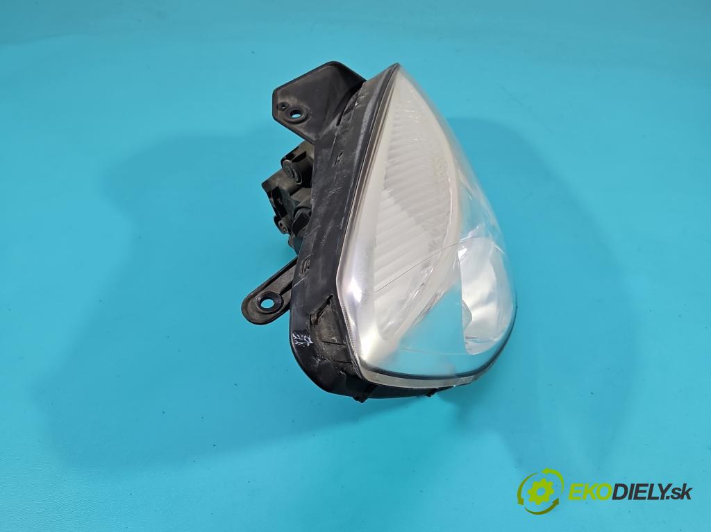 Kia Rio II 2005-2011 1.4 16V 97KM manual 71,3 kW 1399 cm3 5- Reflektor: pravý  (Svetlo predné pravé)
