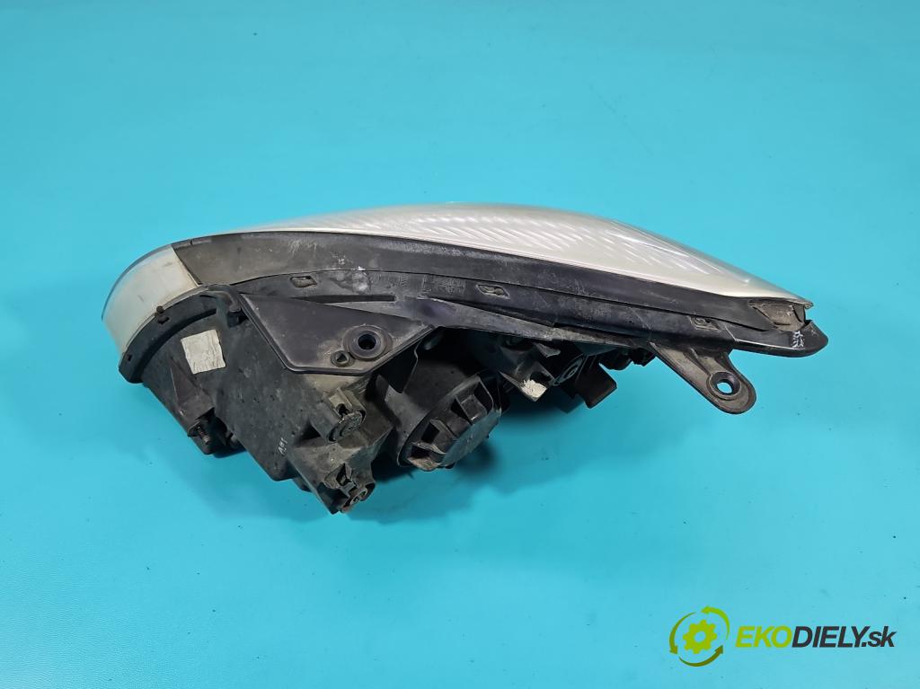 Kia Rio II 2005-2011 1.4 16V 97KM manual 71,3 kW 1399 cm3 5- Reflektor: pravý  (Svetlo predné pravé)