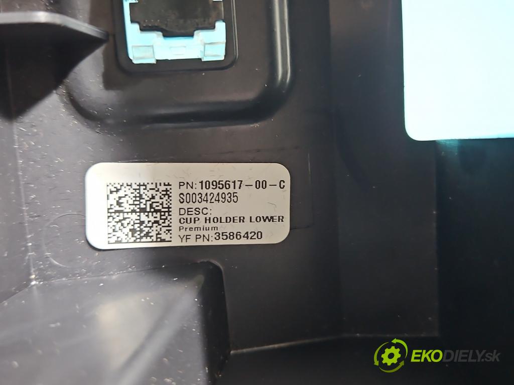 Tesla Model 3 2017- 0.0b: automatic 377 kW  4- Rukojeť: na nápoje: 1095617-00-C (Držiak (úchyt) na nápoje)