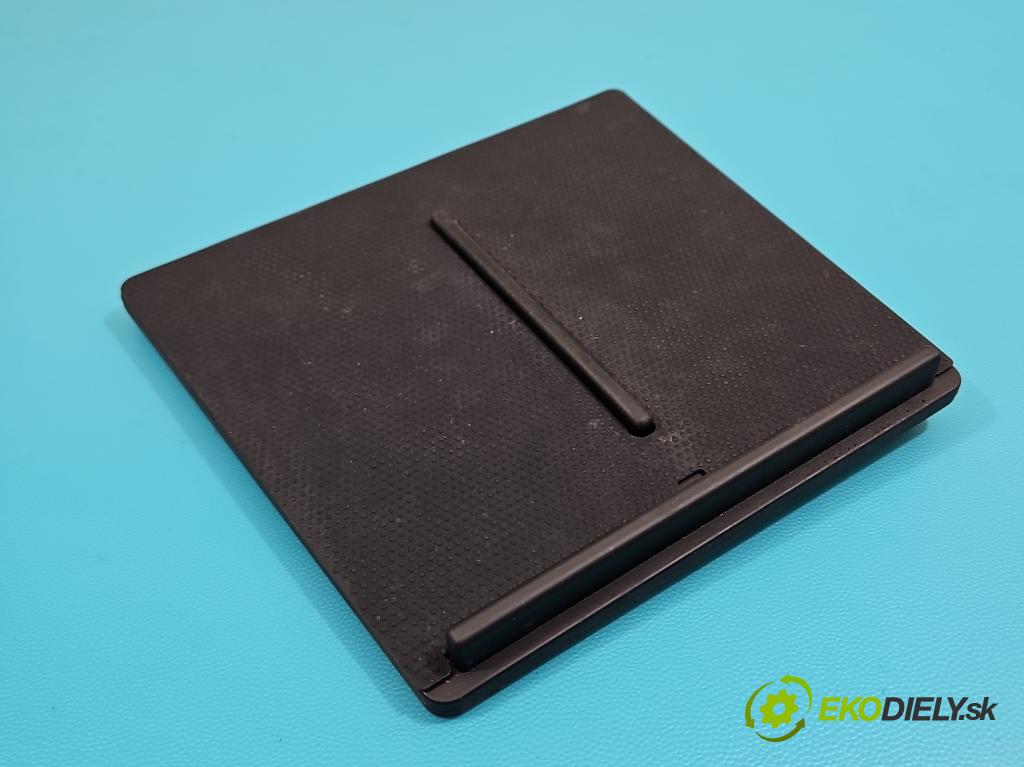 Tesla Model 3 2017- 0.0b: automatic 377 kW  4- Nabíječka 