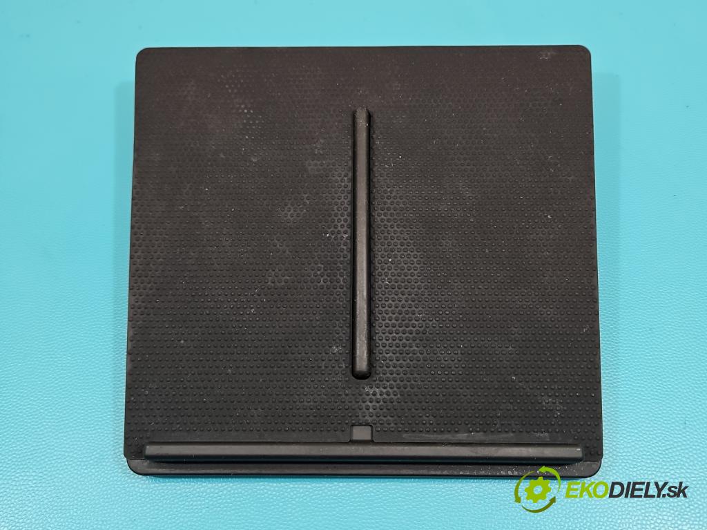 Tesla Model 3 2017- 0.0b: automatic 377 kW  4- Nabíjačka