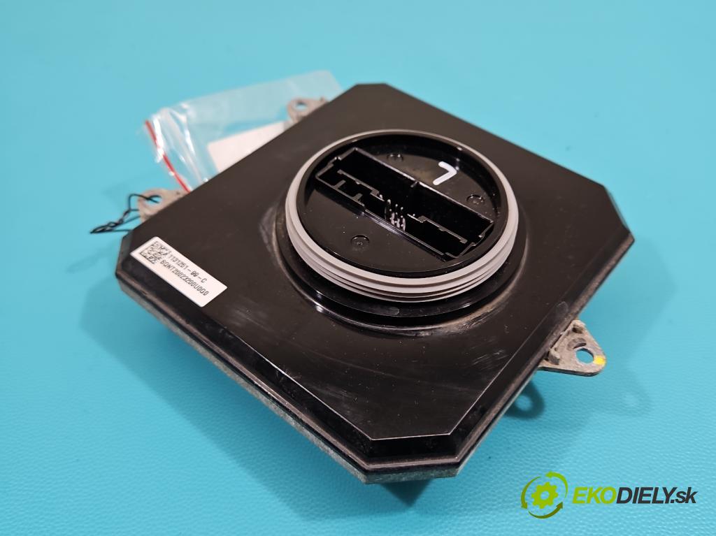 Tesla Model 3 2017- 0.0b: automatic 377 kW  4- střídač: xenon 1131251-99-C (Riadiaca jednotka xenónu)