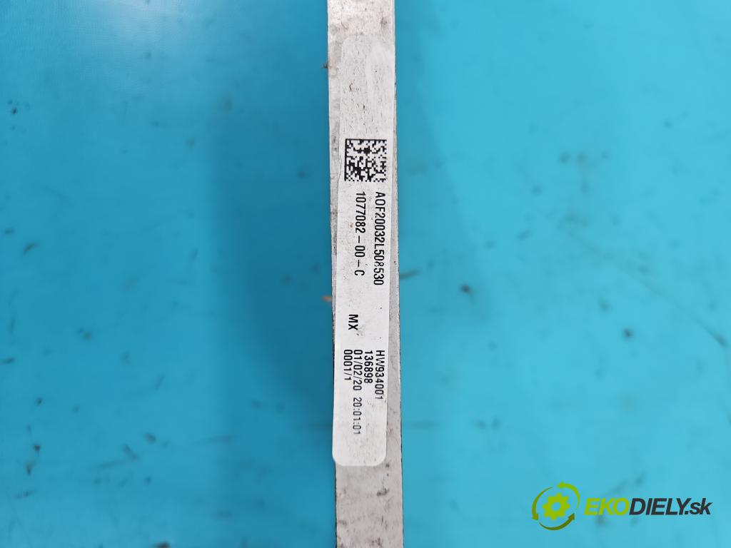 Tesla Model 3 2017- 0.0b: automatic 377 kW  4- Chladič vody 1077082-00-C (Chladiče vody)