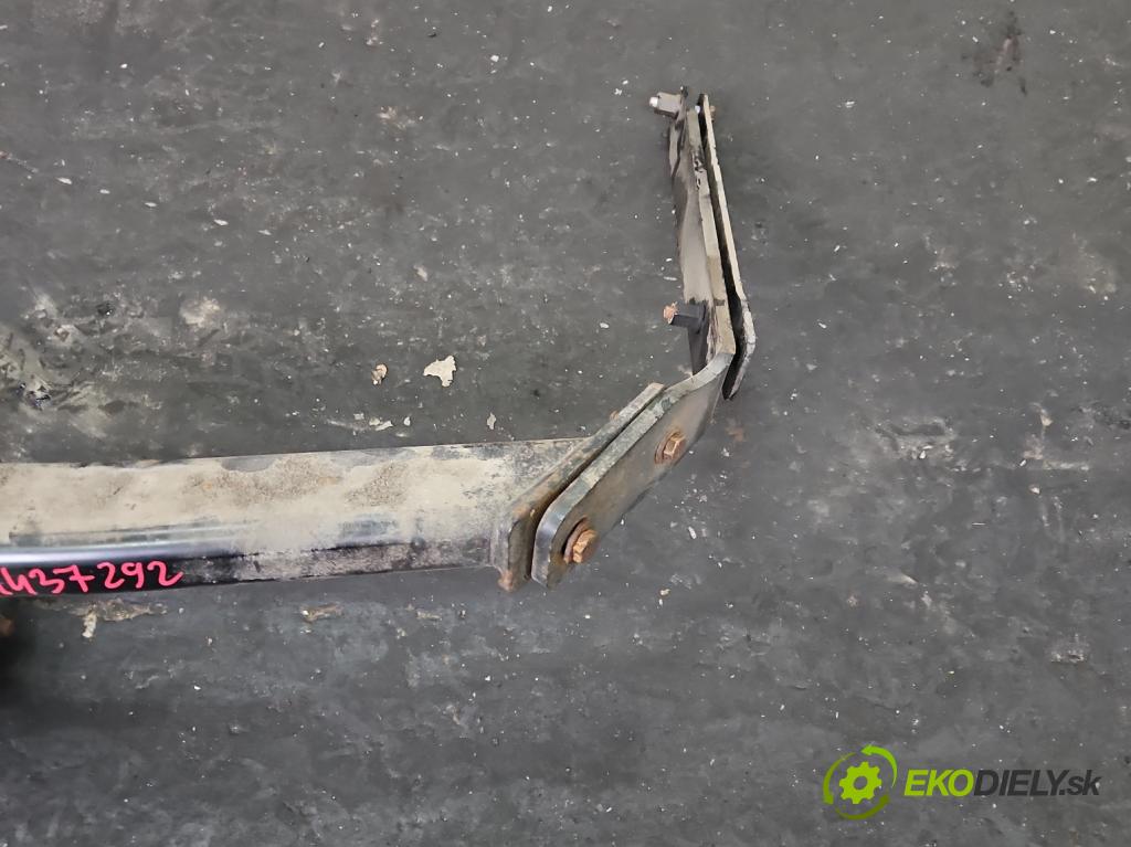 Ford Focus Mk3 2010-2018 1.6 16V 105 hp manual 77 kW 1596 cm3 5- oko tažné BM5J-A19D521-AB (Tažná zařízení)