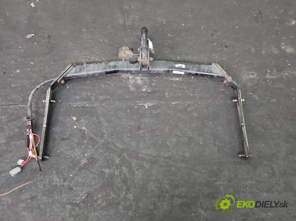 Ford Focus Mk3 2010-2018 1.6 16V 105 hp manual 77 kW 1596 cm3 5- oko tažné BM5J-A19D521-AB (Tažná zařízení)