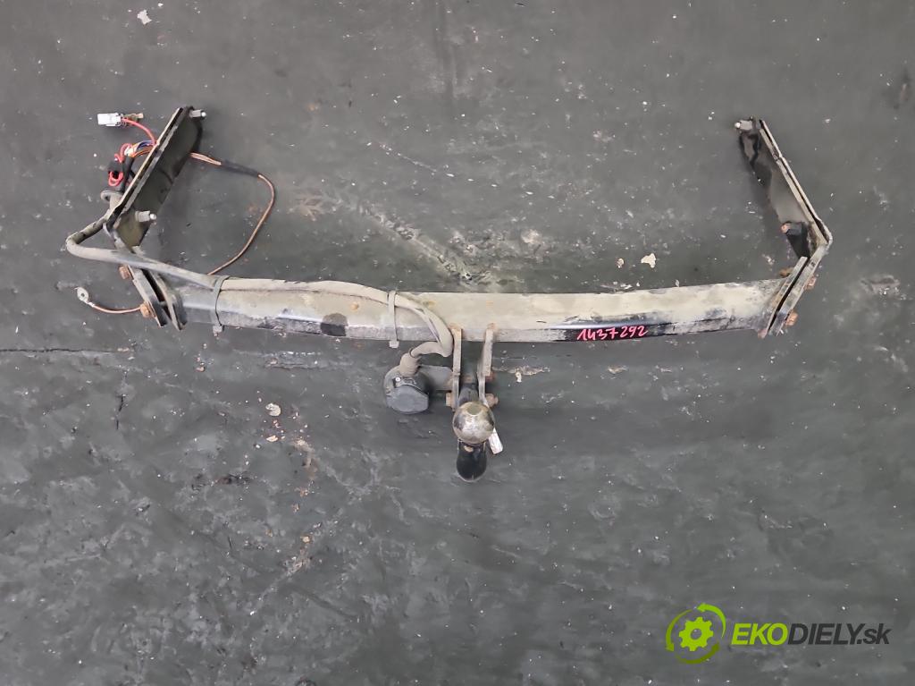 Ford Focus Mk3 2010-2018 1.6 16V 105 hp manual 77 kW 1596 cm3 5- oko tažné BM5J-A19D521-AB (Tažná zařízení)