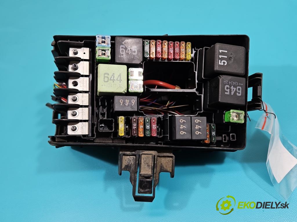 Skoda Octavia III 2013- 1.6 tdi 105 hp manual 77 kW 1598 cm3 5- skříňka pojistková 5Q0937125B (Pojistkové skříňky)