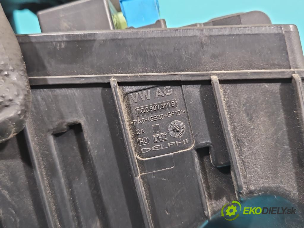 Skoda Octavia III 2013- 1.6 tdi 105 hp manual 77 kW 1598 cm3 5- skříňka pojistková 5Q0937125B (Pojistkové skříňky)