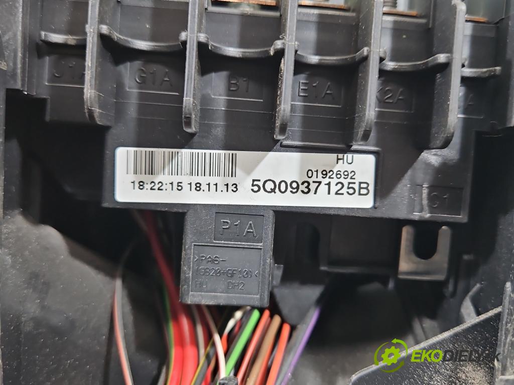 Skoda Octavia III 2013- 1.6 tdi 105 hp manual 77 kW 1598 cm3 5- skříňka pojistková 5Q0937125B (Pojistkové skříňky)