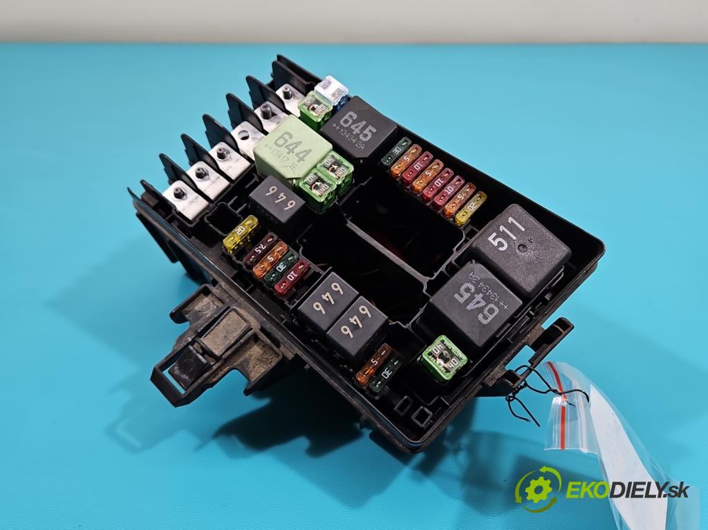 Skoda Octavia III 2013- 1.6 tdi 105 hp manual 77 kW 1598 cm3 5- skříňka pojistková 5Q0937125B (Pojistkové skříňky)