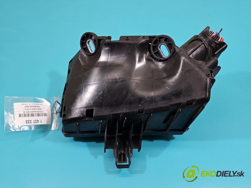 Skoda Octavia III 2013- 1.6 tdi 105 hp manual 77 kW 1598 cm3 5- skříňka pojistková 5Q0937125B (Pojistkové skříňky)