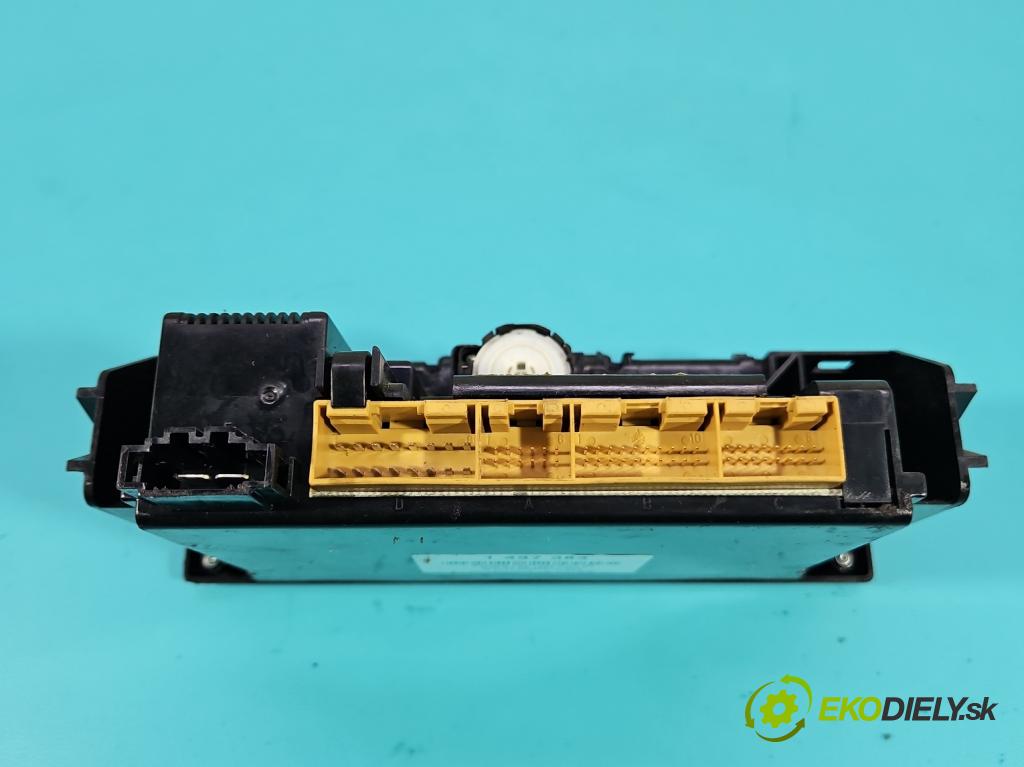 Audi A4 B5 1994-2001 1.8 20V 125 HP manual 92 kW 1781 cm3 5- panel kúrenia 8D0820043M