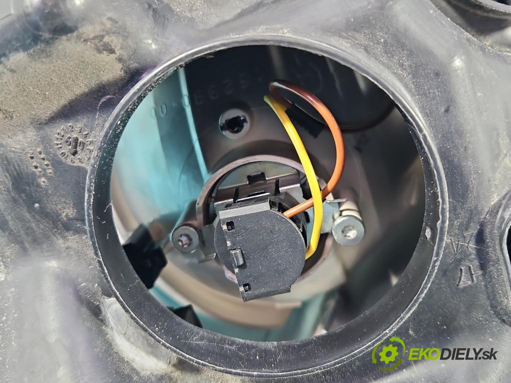 Citroen C4 Picasso I 2006-2013 2.0 hdi 136 HP automatic 100 kW 1997 cm3 5- Reflektor: pravý  (Svetlo predné pravé)