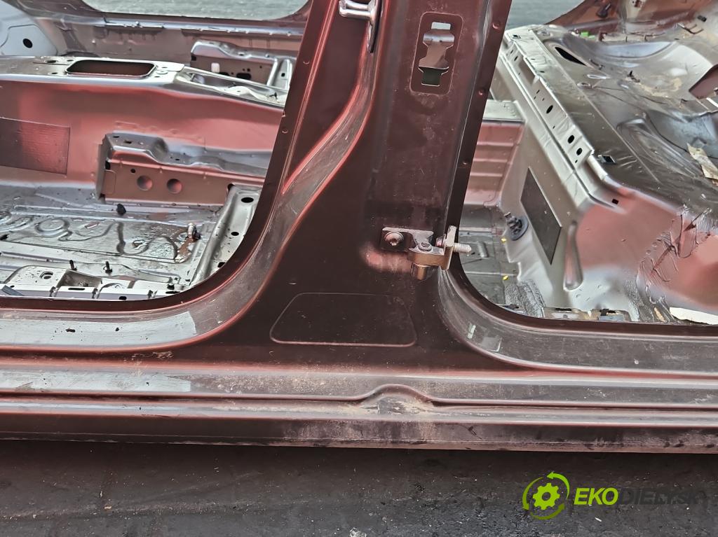 Skoda Octavia III 2013- 1.6 tdi 105 hp manual 77 kW 1598 cm3 5- práh levý  (Ostatní)