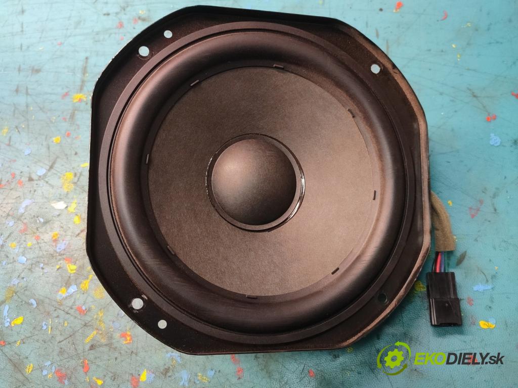 Tesla Model 3 2017- 0.0b: automatic 377 kW  4- Subwoofer: 1079745-00-A (Audio zařízení)