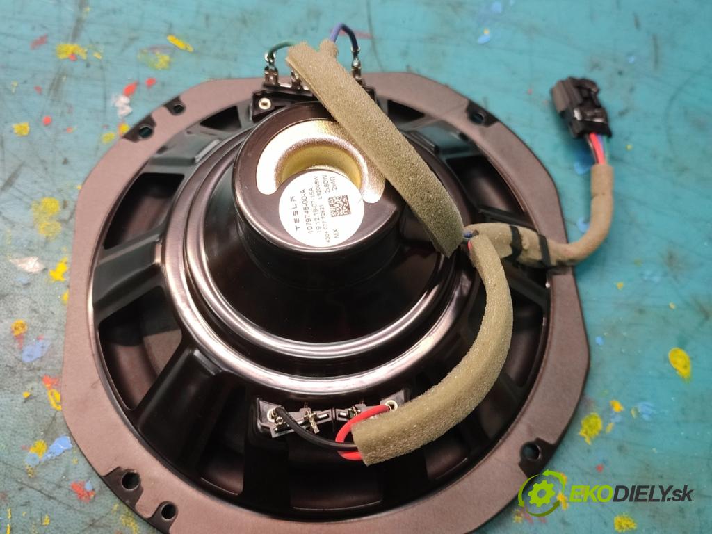 Tesla Model 3 2017- 0.0b: automatic 377 kW  4- Subwoofer: 1079745-00-A (Audio zariadenie)