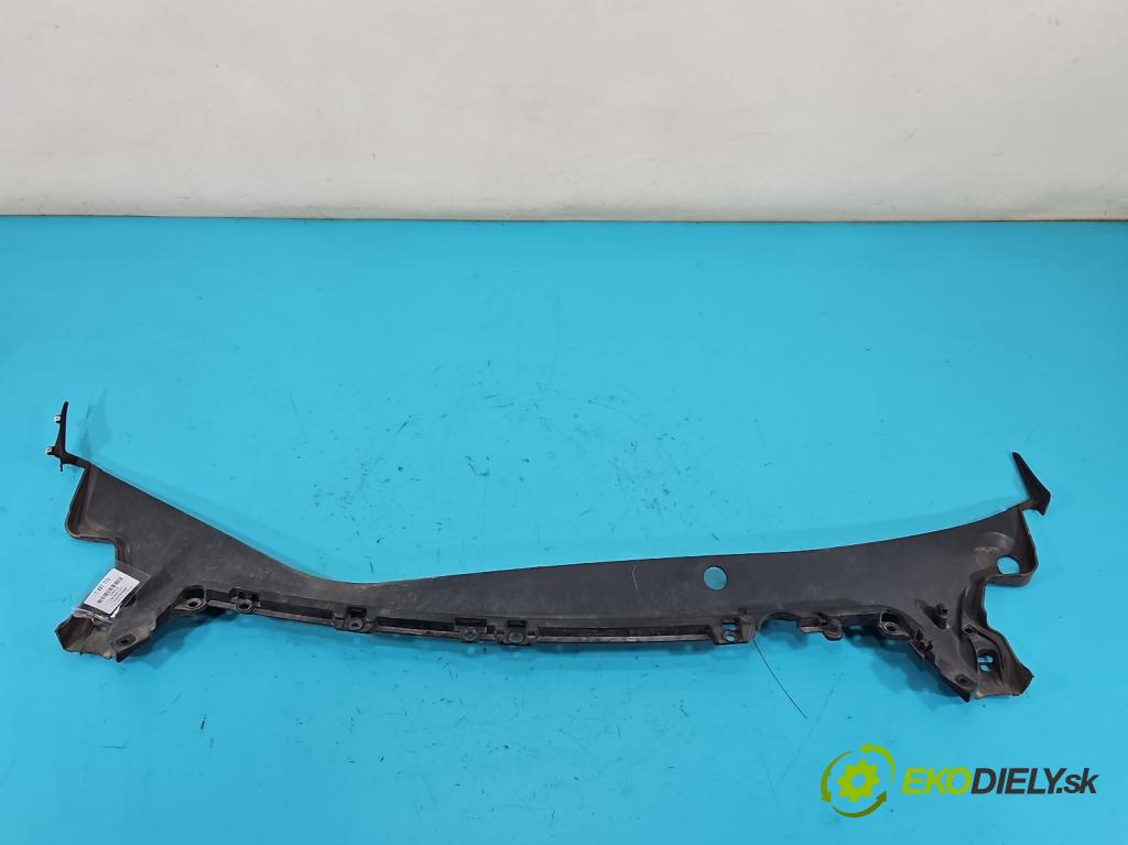 Tesla Model 3 2017- 0.0b: automatic 377 kW  4- torpédo 1081676-00G (Torpédo (plast pod čelným sklom))