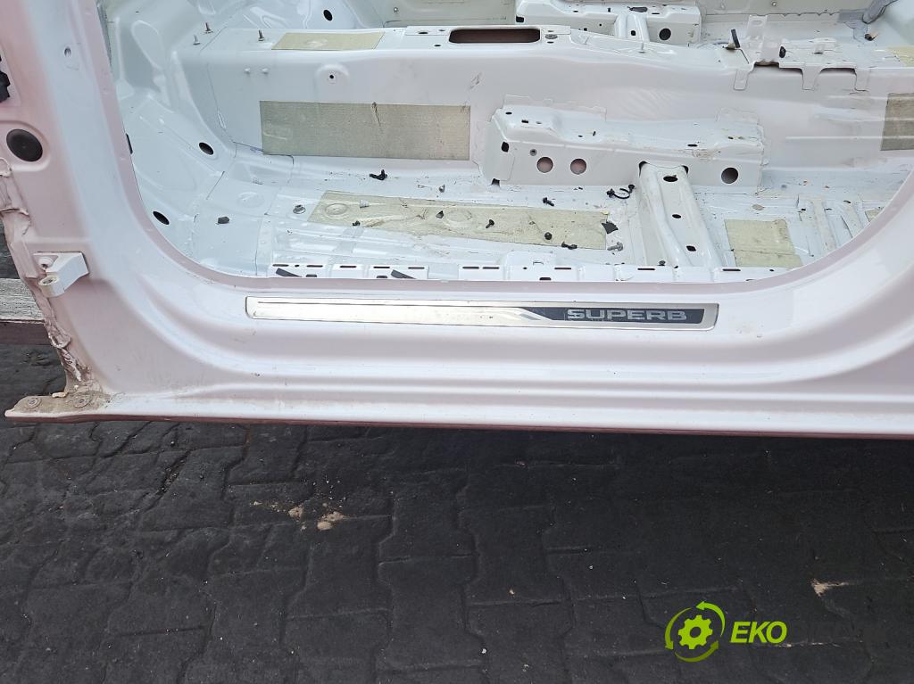 Skoda Superb III 2015-2024 1.8 TSI 179KM automatic 132 kW 1798 cm3 5- práh levý  (Ostatní)