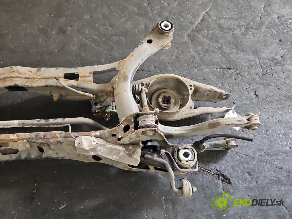 Skoda Superb III 2015-2024 1.8 TSI 179KM automatic 132 kW 1798 cm3 5- zadní výztuha  (Výztuhy zadní)