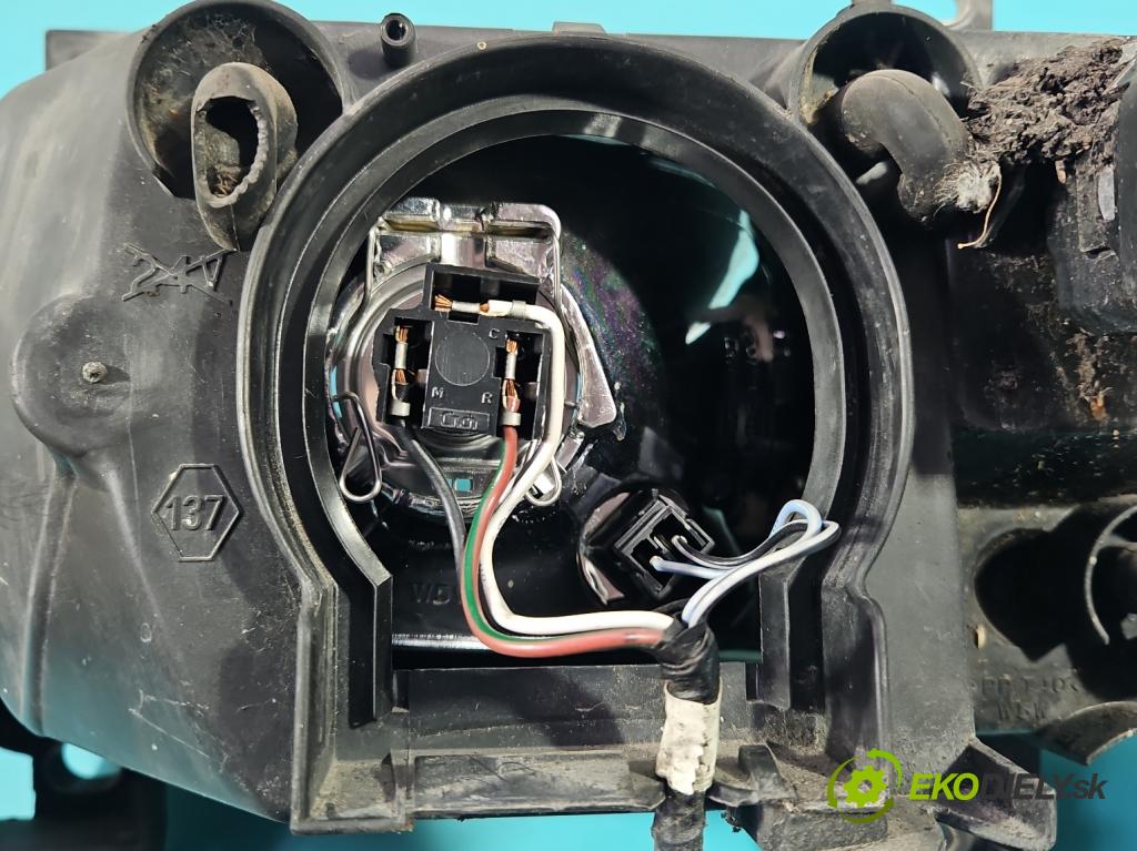 Renault Master II 1998-2010 2.8 TD 114 HP manual 84 kW 2799 cm3 5- Reflektor: pravý  (Svetlo predné pravé)