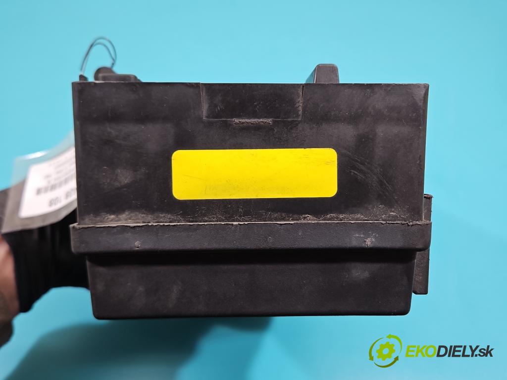 Chrysler Voyager IV 2000-2007 3.3 V6 177 hp automatic 130 kW 3301 cm3 5- skříňka pojistková 04727079AD (Pojistkové skříňky)