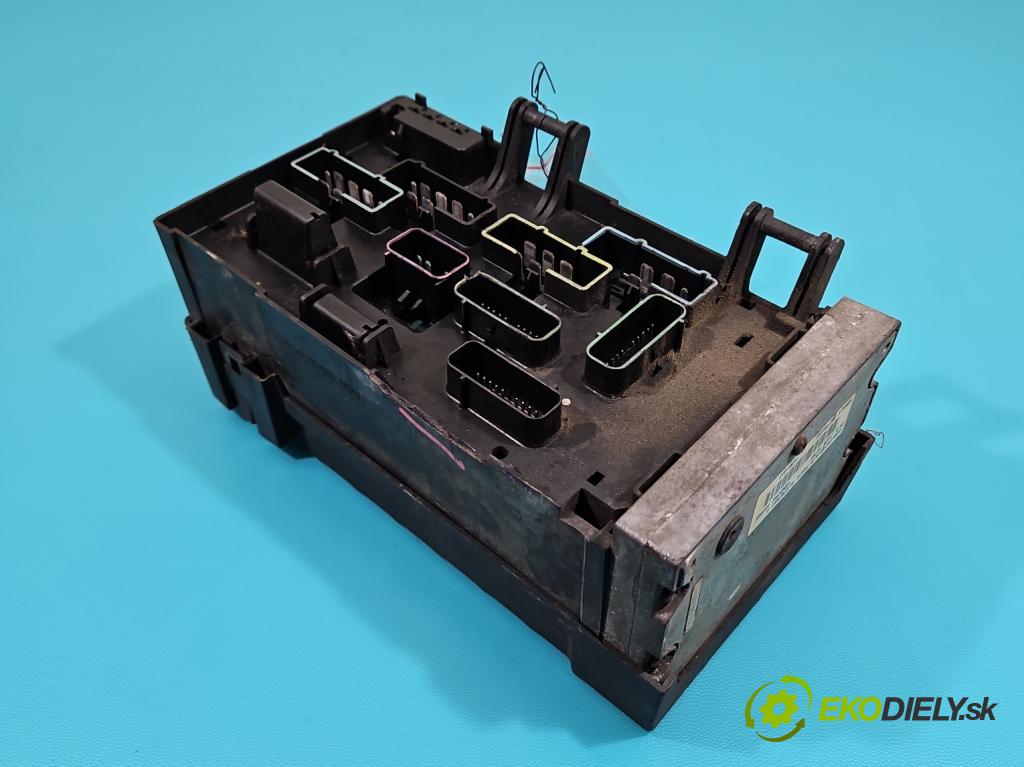 Chrysler Voyager IV 2000-2007 3.3 V6 177 hp automatic 130 kW 3301 cm3 5- skříňka pojistková 04727079AD (Pojistkové skříňky)