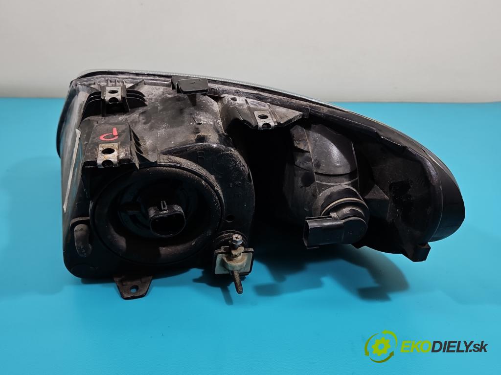 Chrysler Voyager IV 2000-2007 3.3 V6 177 HP automatic 130 kW 3301 cm3 5- Reflektor: pravý  (Svetlo predné pravé)