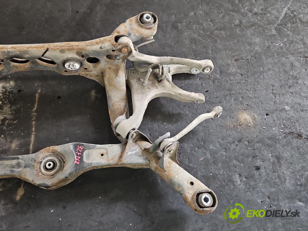 Audi A5 8T 2007-2016 2.0 TFSI 211KM automatic 155 kW 1984 cm3 2- zadní výztuha  (Výztuhy zadní)