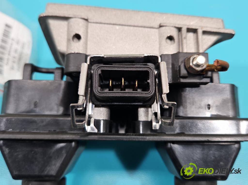 Audi A4 B5 1994-2001 1.8 20V 125 HP manual 92 kW 1781 cm3 5- cievka zapaľovacia  (Zapaľovacia cievka)