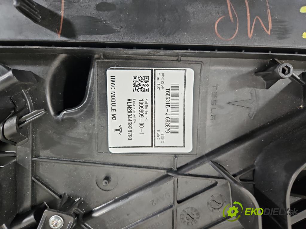 Tesla Model 3 2017- 0.0b: automatic 377 kW  4- radiátor 1099999-00-I (Radiátory topení)