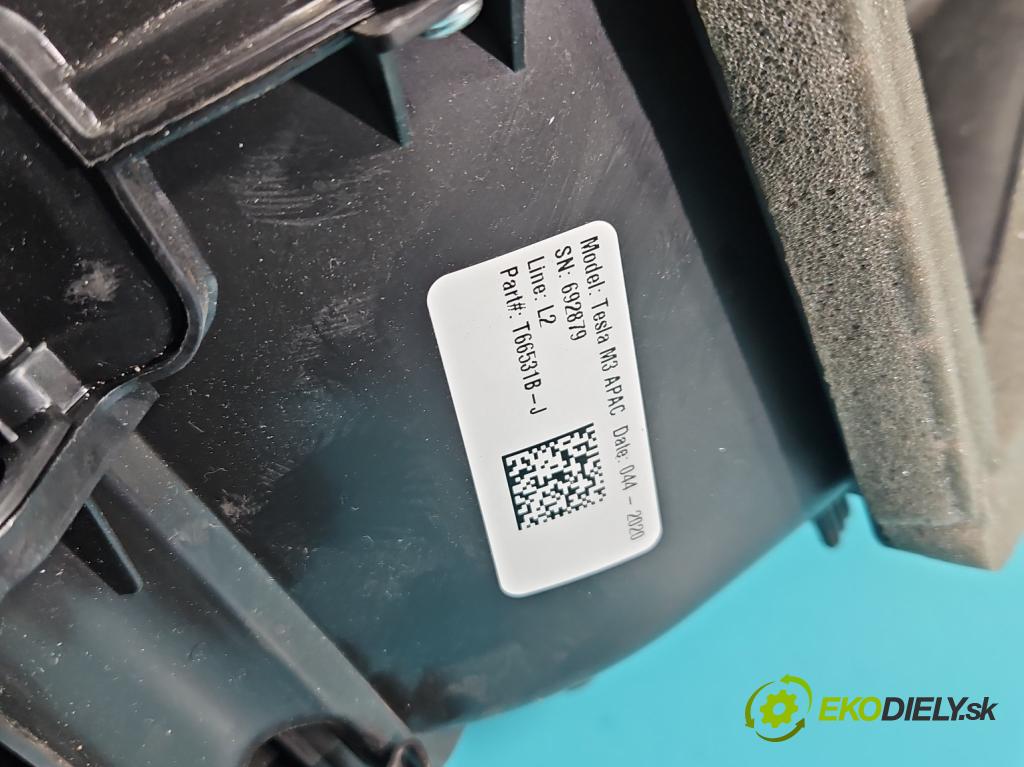 Tesla Model 3 2017- 0.0b: automatic 377 kW  4- radiátor 1099999-00-I (Radiátory topení)