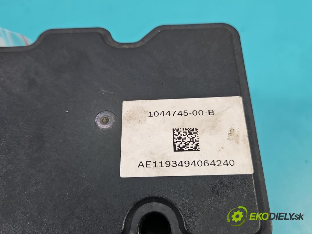 Tesla Model 3 2017- 0.0b: automatic 377 kW  4- čerpadlo abs 1103541-00-A (Pumpa ABS)