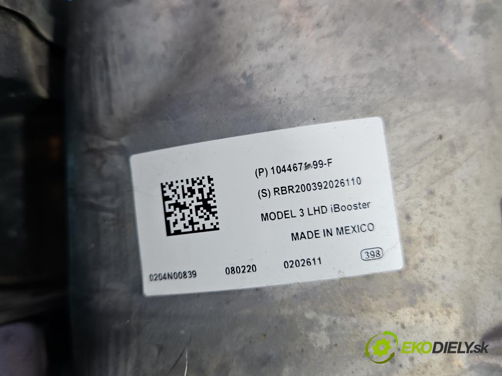 Tesla Model 3 2017- 0.0b: automatic 377 kW 4- servo brzdové 104467199-F