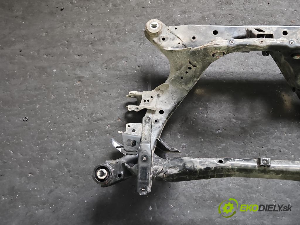 Tesla Model 3 2017- 0.0b: automatic 377 kW  4- zadní výztuha 1103557-00-A (Výztuhy zadní)