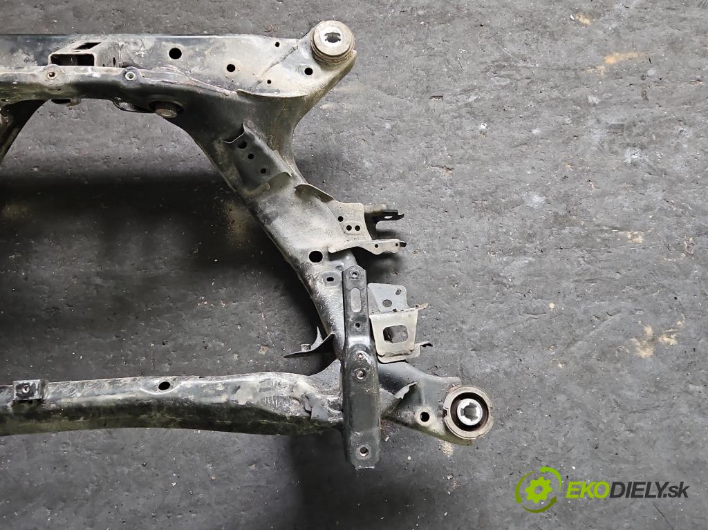 Tesla Model 3 2017- 0.0b: automatic 377 kW  4- zadní výztuha 1103557-00-A (Výztuhy zadní)