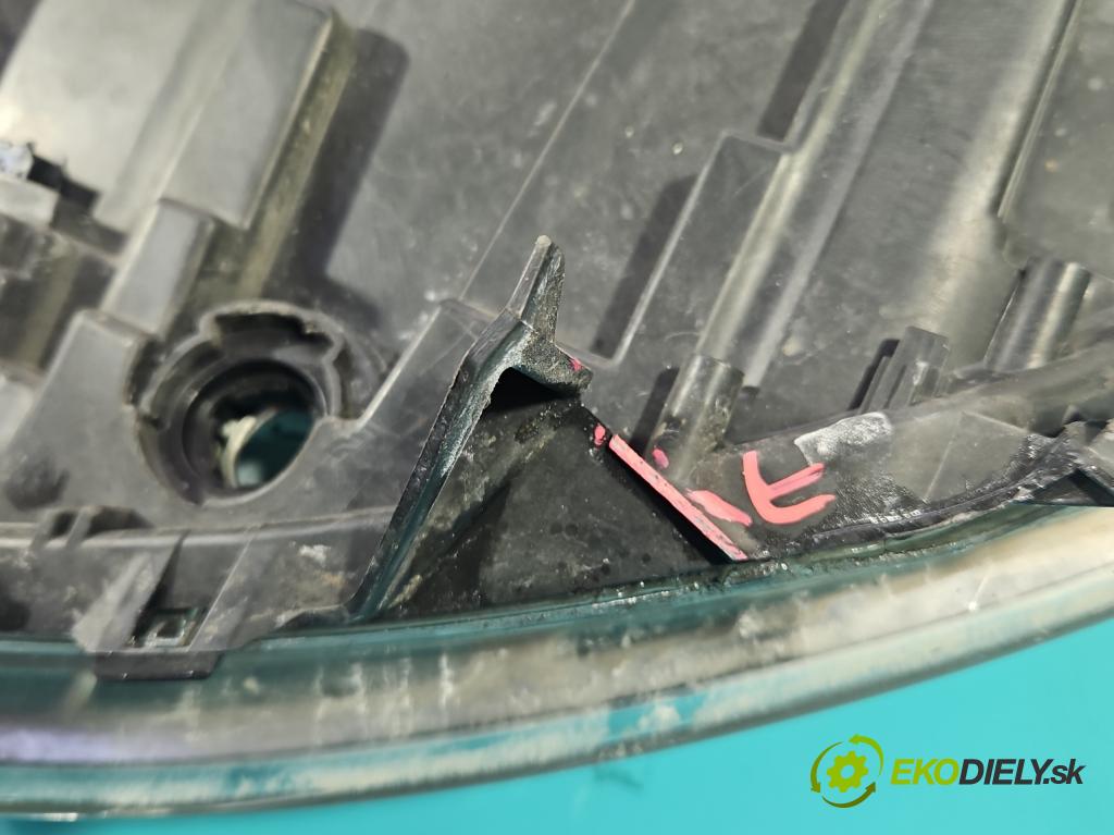 Citroen C5 II 2008-2017 2.0 hdi 136 HP automatic 100 kW 1997 cm3 5- Reflektor: pravý 9689037780 (Svetlo predné pravé)