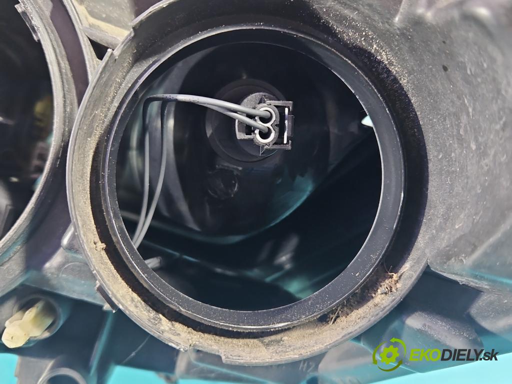 Citroen C5 II 2008-2017 2.0 hdi 136 HP automatic 100 kW 1997 cm3 5- Reflektor: pravý 9689037780 (Svetlo predné pravé)