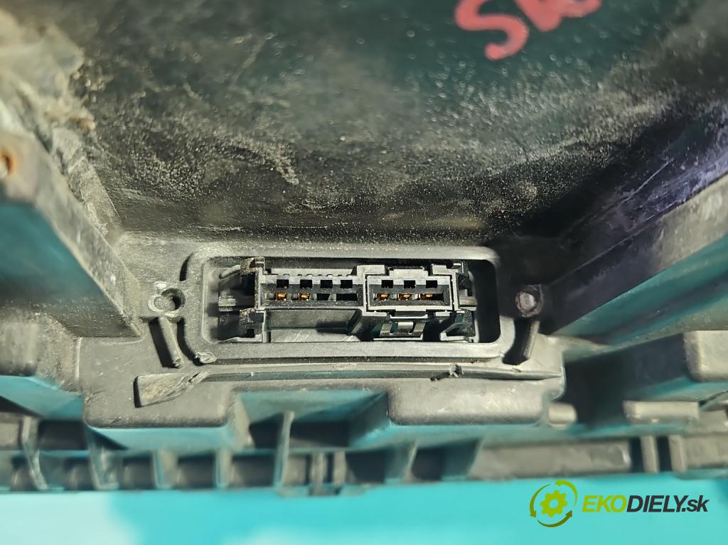 Citroen C5 II 2008-2017 2.0 hdi 136 HP automatic 100 kW 1997 cm3 5- Reflektor: pravý 9689037780 (Svetlo predné pravé)