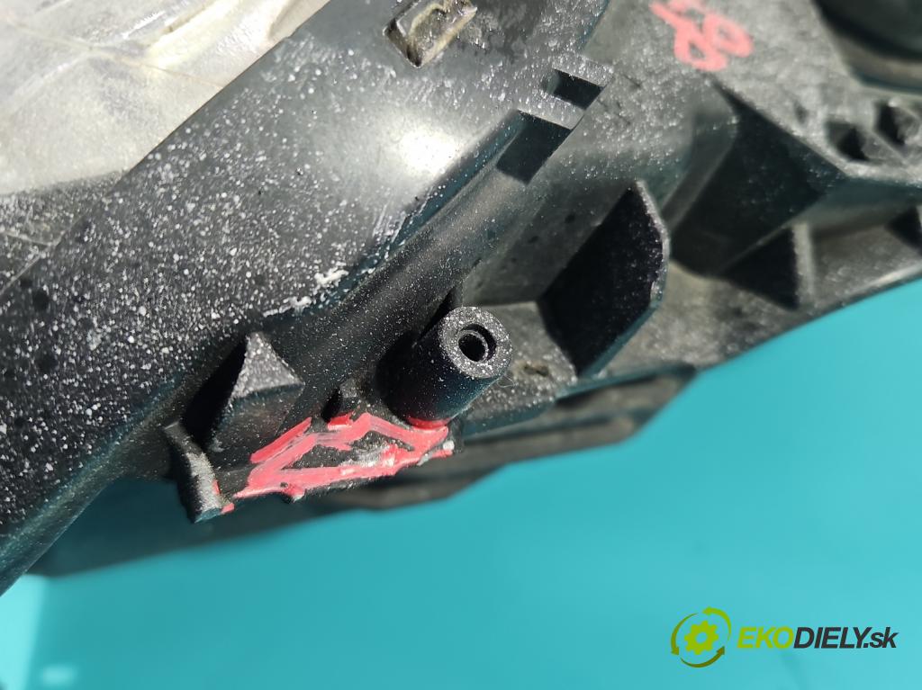 Citroen C5 II 2008-2017 2.0 hdi 136 HP automatic 100 kW 1997 cm3 5- Reflektor: pravý 9689037780 (Svetlo predné pravé)