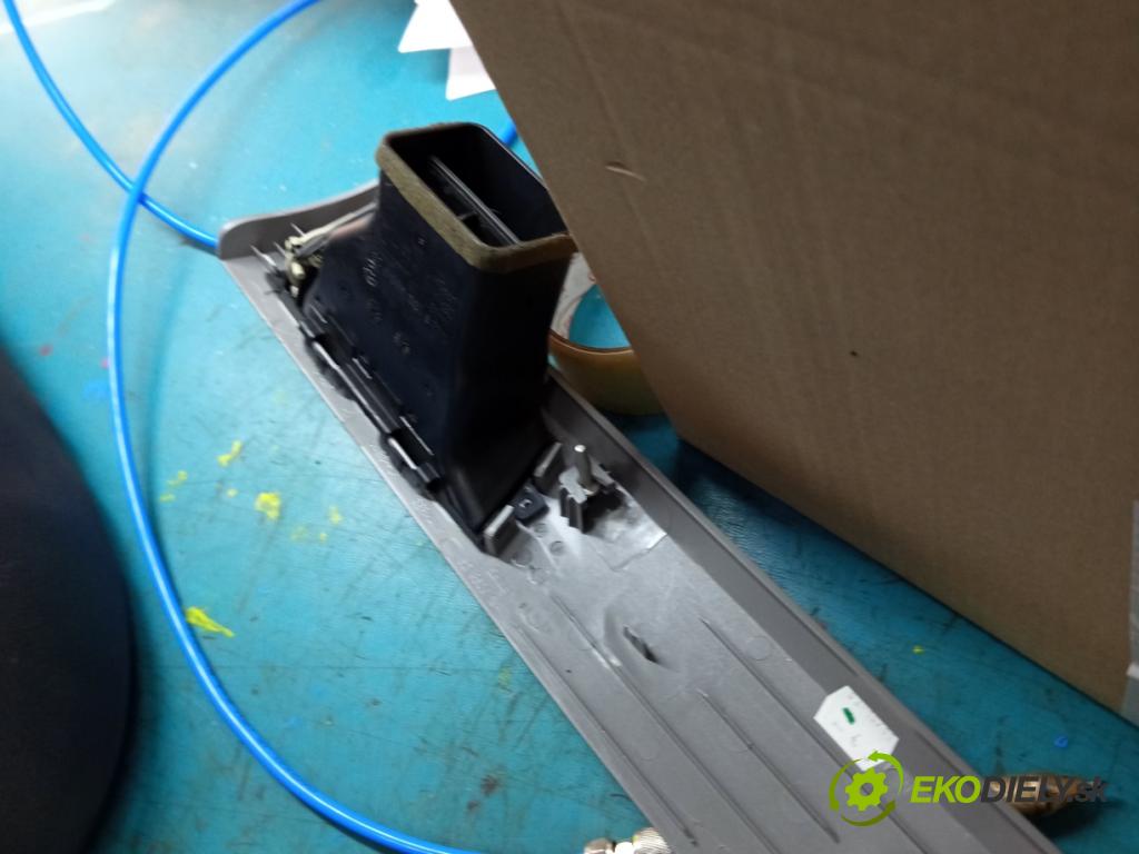 Bmw 3 E90 2005-2013 2.0d 184hp automatic 135 kW 1995 cm3 5- Mřížka: kúrenia stredová 9201023-02 (Mriežka kúrenia (fukár))