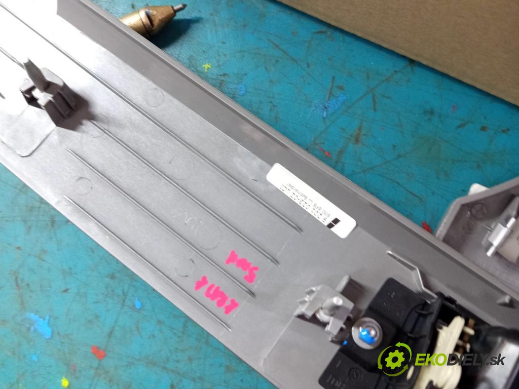 Bmw 3 E90 2005-2013 2.0d 184hp automatic 135 kW 1995 cm3 5- Mřížka: kúrenia stredová 9201023-02 (Mriežka kúrenia (fukár))