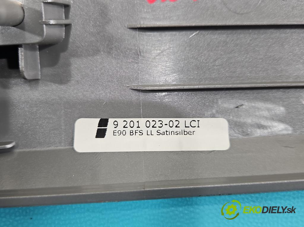 Bmw 3 E90 2005-2013 2.0d 184hp automatic 135 kW 1995 cm3 5- Mřížka: kúrenia stredová 9201023-02 (Mriežka kúrenia (fukár))