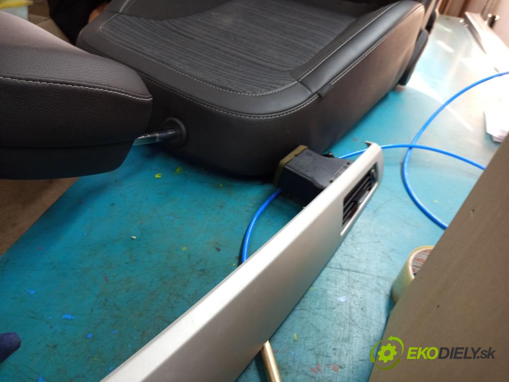 Bmw 3 E90 2005-2013 2.0d 184hp automatic 135 kW 1995 cm3 5- Mřížka: kúrenia stredová 9201023-02 (Mriežka kúrenia (fukár))