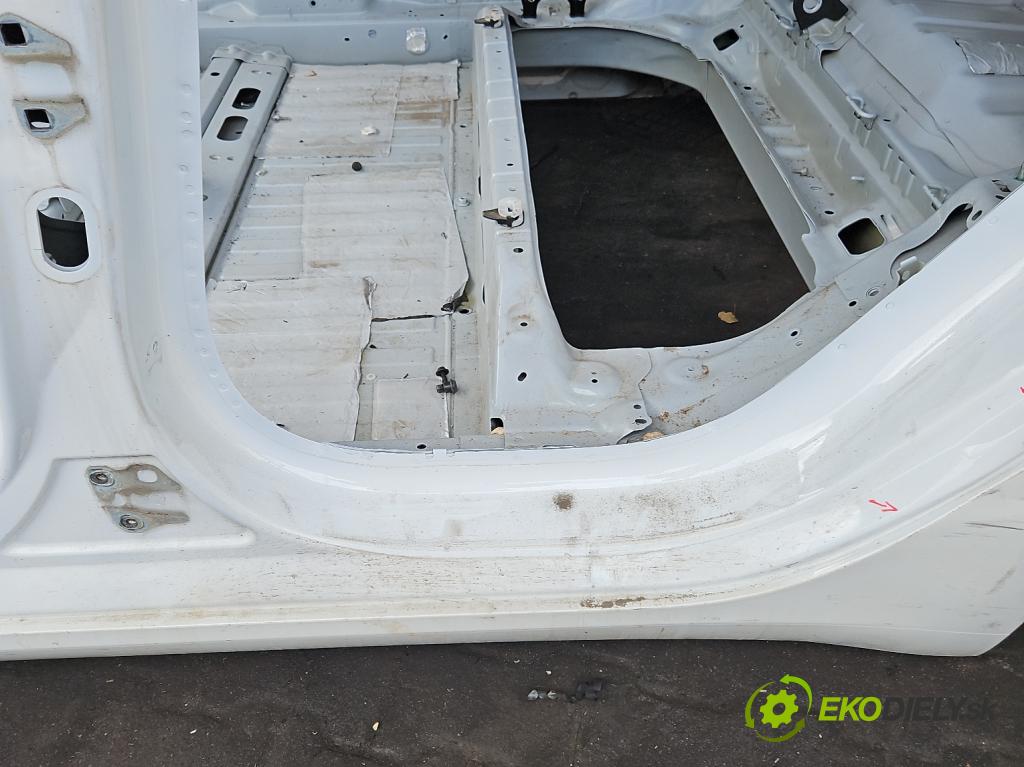 Tesla Model 3 2017- 0.0b: automatic 377 kW  4- práh levý  (Ostatní)