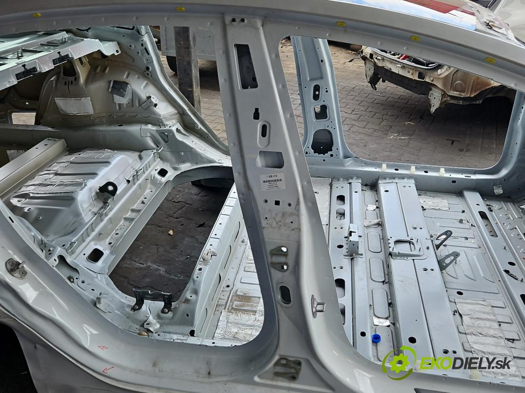 Tesla Model 3 2017- 0.0b: automatic 377 kW  4- Práh: pravý  (Karoséria ostatné)
